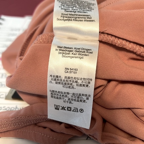 Donna Karan New York NWT Size L Mauve Lina Sleeve Collared Bodysuit (0051) - Picture 11 of 12